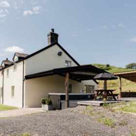 Cambrian Retreat - kate & tom's Large Holiday Homes