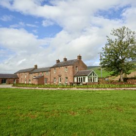 Eden Valley Hall Farm - kate & tom's Large Holiday Homes