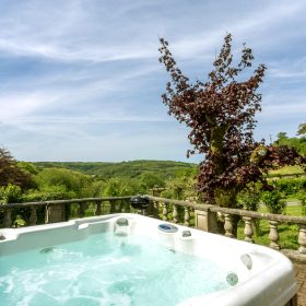 Cottages with hot tubs closer to the action