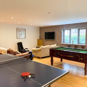 Arosfa Lodge - kate & tom's Large Holiday Homes