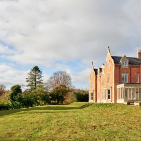 Gladwin Hall - kate & tom's Large Holiday Homes