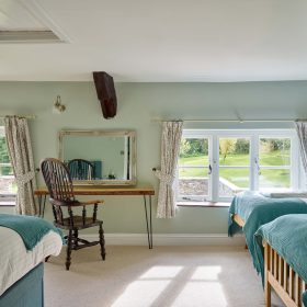 Holwell Farmhouse - kate & tom's Large Holiday Homes