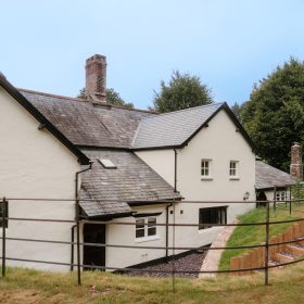 Holwell Farmhouse - kate & tom's Large Holiday Homes