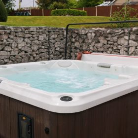 Gardens, grounds and hot tub