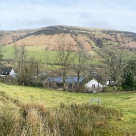 Mountain Lodge - kate & tom's Large Holiday Homes