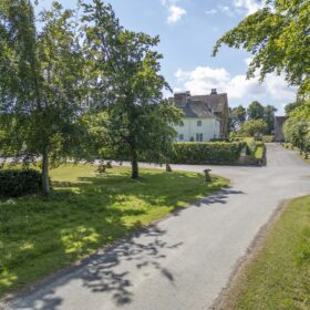 Country Garden Manor - kate & tom's Large Holiday Homes