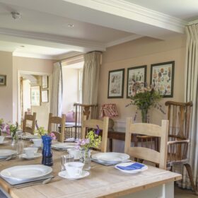 Country Garden Manor - kate & tom's Large Holiday Homes