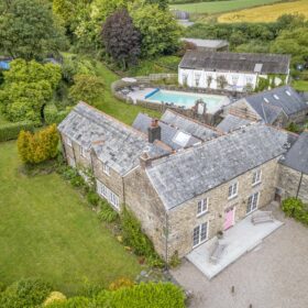 The Pink Door - kate & tom's Large Holiday Homes