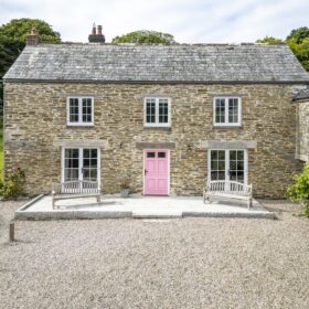 The Pink Door - kate & tom's Large Holiday Homes