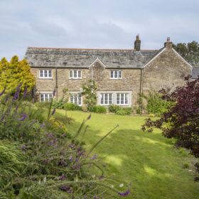 The Pink Door - kate & tom's Large Holiday Homes