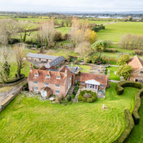 Hidden Orchard - kate & tom's Large Holiday Homes