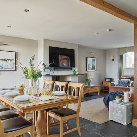 Ludbrook Stables - kate & tom's Large Holiday Homes