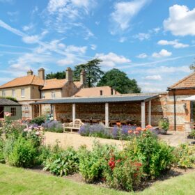 Burghwood Stables - kate & tom's Large Holiday Homes