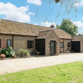 Burghwood Stables - kate & tom's Large Holiday Homes