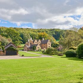 Melksham Court - kate & tom's Large Holiday Homes