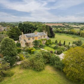 Walnut Tree Manor - kate & tom's Large Holiday Homes