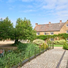 Field Lane Farm - kate & tom's Large Holiday Homes