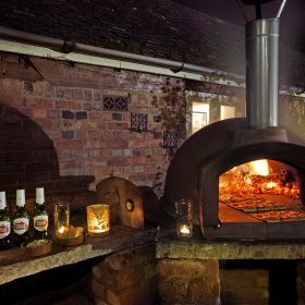 Oak Lake Barn Pizza Oven - kate & tom's Large Holiday Homes