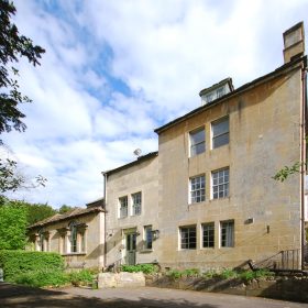 Old Brook School House - kate & tom's Large Holiday Homes