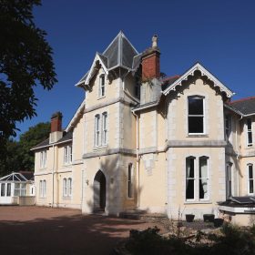 Luxury self-catering cottages in Torquay