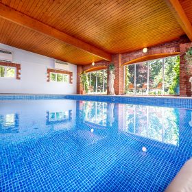 Pool, hot tubs, gardens and grounds
