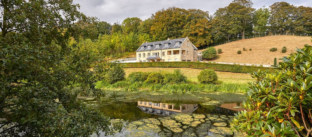 Whitby Lakehouse - kate & tom's Large Holiday Homes
