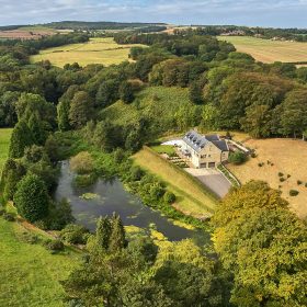 Whitby Lakehouse - kate & tom's Large Holiday Homes