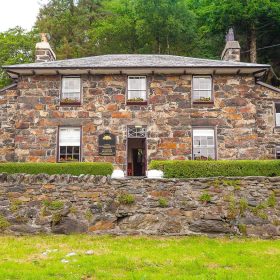 River Glaslyn House - kate & tom's Large Holiday Homes