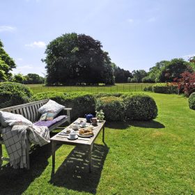 South Downs Farm - kate & tom's Large Holiday Homes