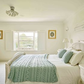 Felsted House - kate & tom's Large Holiday Homes