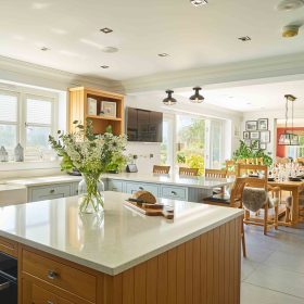 Felsted House - kate & tom's Large Holiday Homes