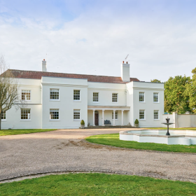 The House at Honeybridge Estate - kate & tom's Large Holiday Homes