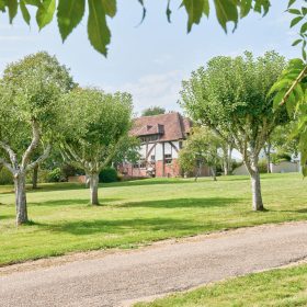 The House at Honeybridge Estate - kate & tom's Large Holiday Homes