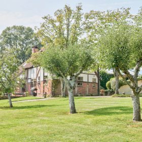 The House at Honeybridge Estate - kate & tom's Large Holiday Homes