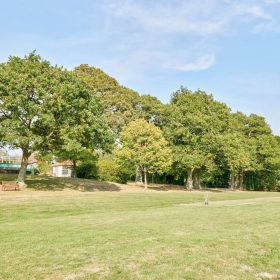 The House at Honeybridge Estate - kate & tom's Large Holiday Homes