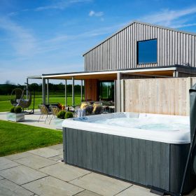 Hot Tub, Gardens and grounds