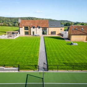 Somerton Barn - kate & tom's Large Holiday Homes