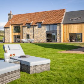 Somerton Barn - kate & tom's Large Holiday Homes