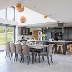 Somerton Barn - kate & tom's Large Holiday Homes