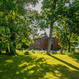 The Moated Manor - kate & tom's Large Holiday Homes