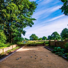 The Moated Manor - kate & tom's Large Holiday Homes