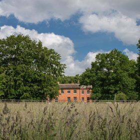 The Moated Manor - kate & tom's Large Holiday Homes