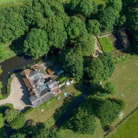 The Moated Manor - kate & tom's Large Holiday Homes