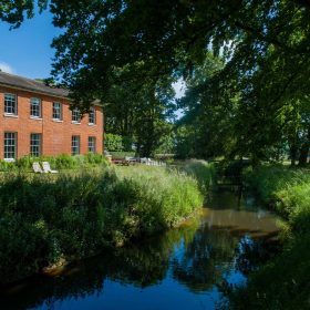 The Moated Manor - kate & tom's Large Holiday Homes