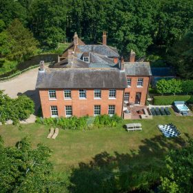 The Moated Manor - kate & tom's Large Holiday Homes