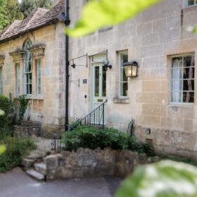 Old Brook School House - kate & tom's Large Holiday Homes