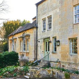 Old Brook School House - kate & tom's Large Holiday Homes