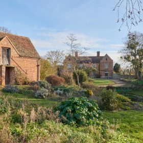 The Hall on the Hill - kate & tom's Large Holiday Homes