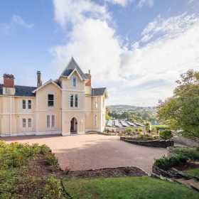 Torquay View - kate & tom's Large Holiday Homes