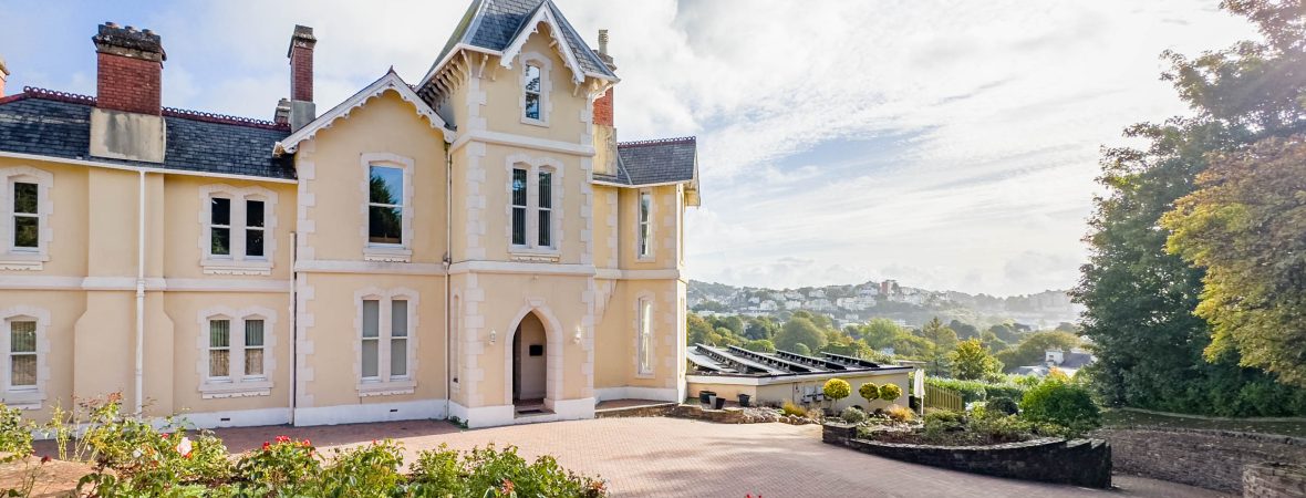 Torquay View - kate & tom's Large Holiday Homes